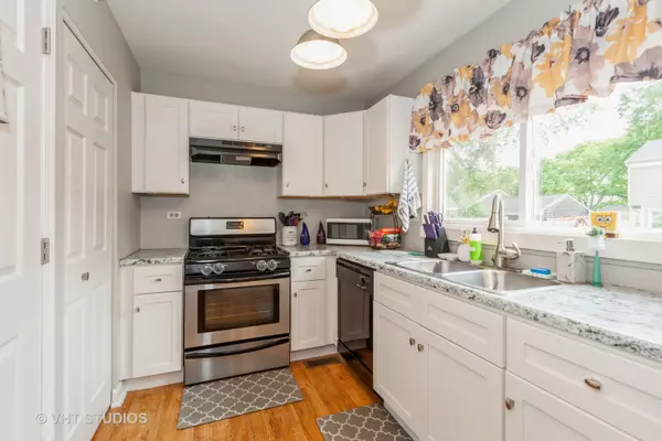 Aurora, IL 60502,2695 Stoneybrook LN