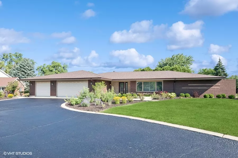 Orland Park, IL 60462,7600 Mcintosh DR