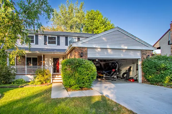 Bartlett, IL 60103,1201 Pinetree LN