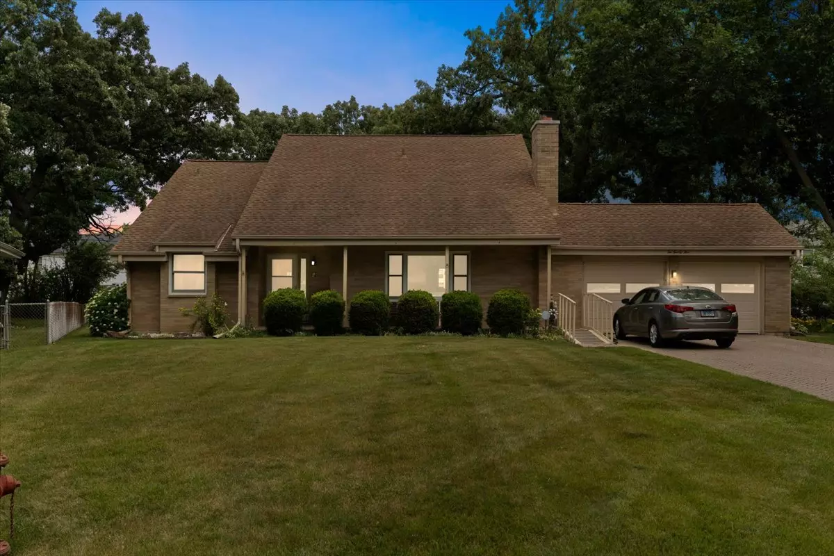 Lindenhurst, IL 60046,225 Ironwood DR