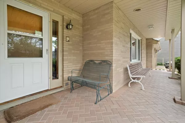 Lindenhurst, IL 60046,225 Ironwood DR