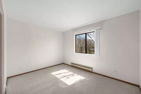 Crystal Lake, IL 60014,645 Virginia RD N #224