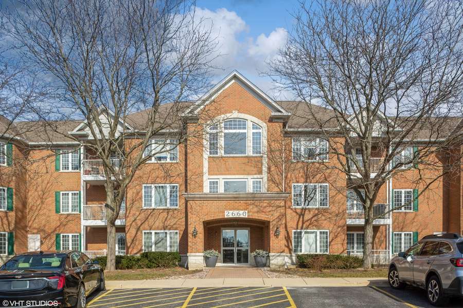2660 Summit DR #306, Glenview, IL 60025