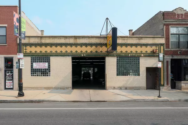 Chicago, IL 60618,3010 W Irving Park RD