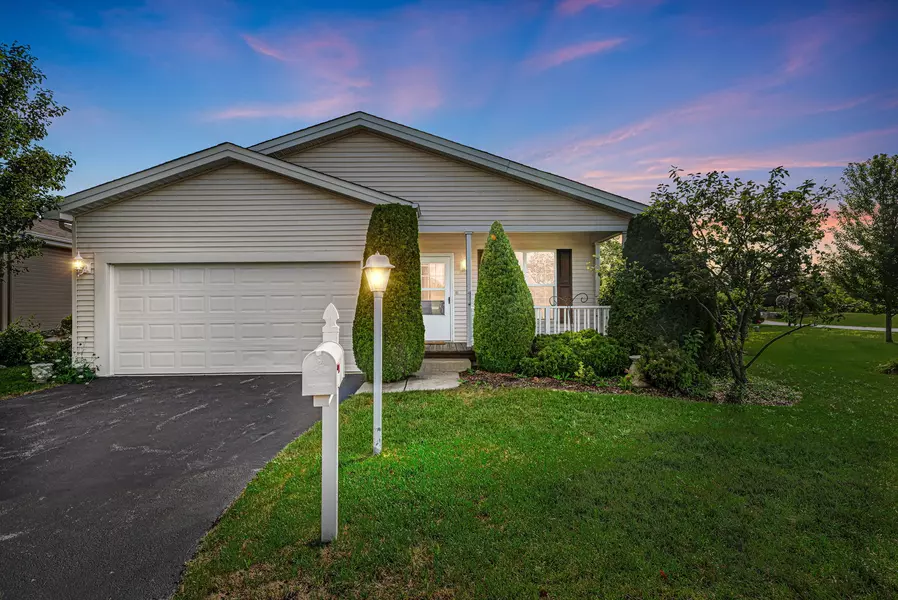 1 Rocking Horse LN, Grayslake, IL 60030