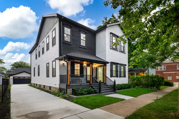 223 Center ST, Naperville, IL 60540
