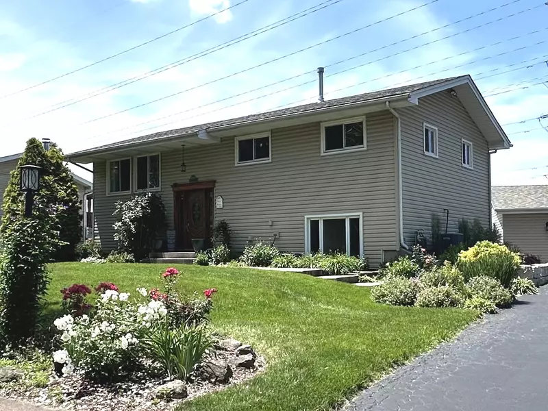 2S200 Valley RD, Lombard, IL 60148