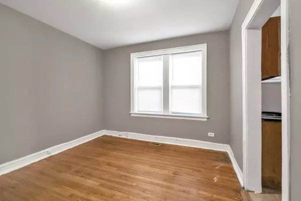 Chicago, IL 60620,7653 S Bishop ST