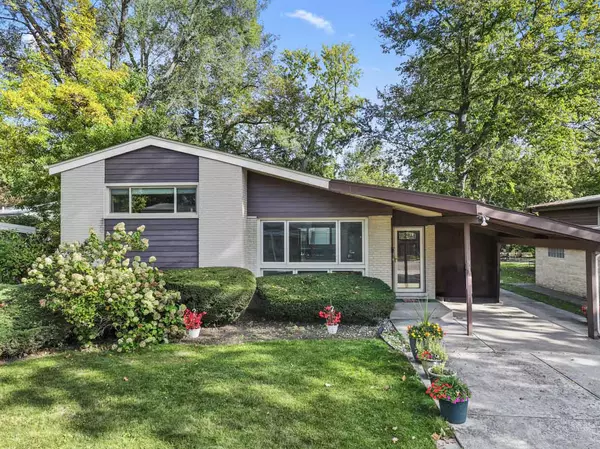 9101 Sleeping Bear RD, Skokie, IL 60076