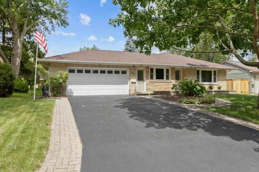 625 Park ST, East Dundee, IL 60118