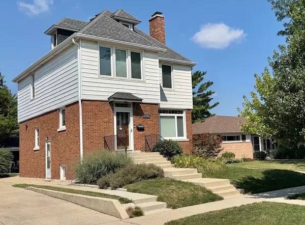 940 W Grant DR, Des Plaines, IL 60016