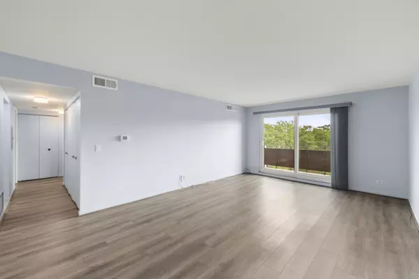 Elk Grove Village, IL 60007,720 Wellington AVE #415