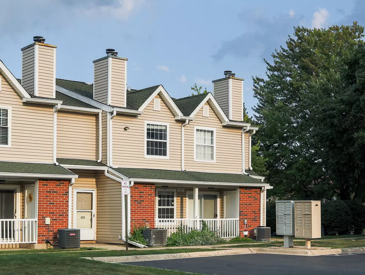 Palatine, IL 60074,1285 WYNDHAM LN #102