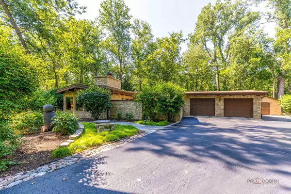 3030 Orange Brace RD, Riverwoods, IL 60015