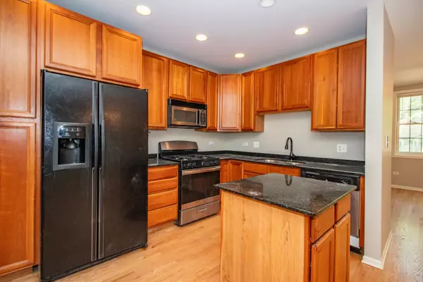 Chicago, IL 60640,905 W Lawrence AVE #1E