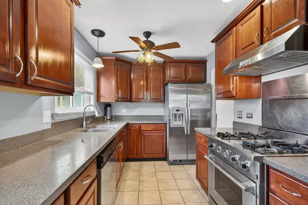 Carol Stream, IL 60188,854 Plains CT