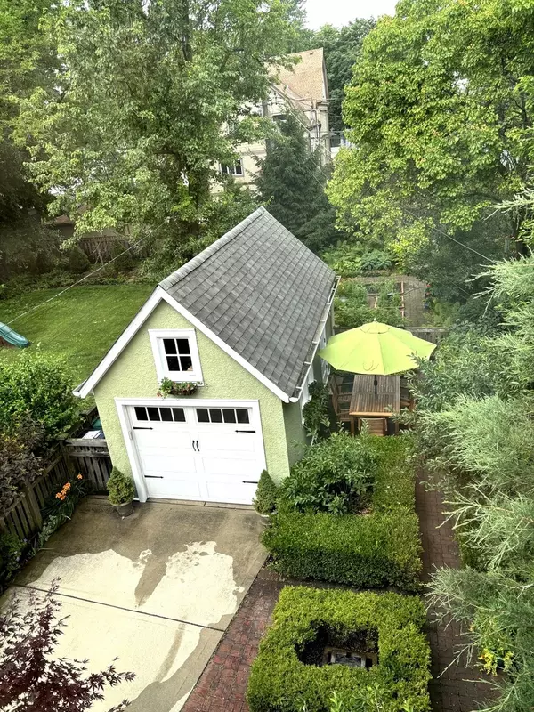 Oak Park, IL 60302,541 Woodbine AVE