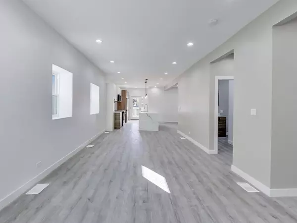 Chicago, IL 60626,1721 W Arthur AVE