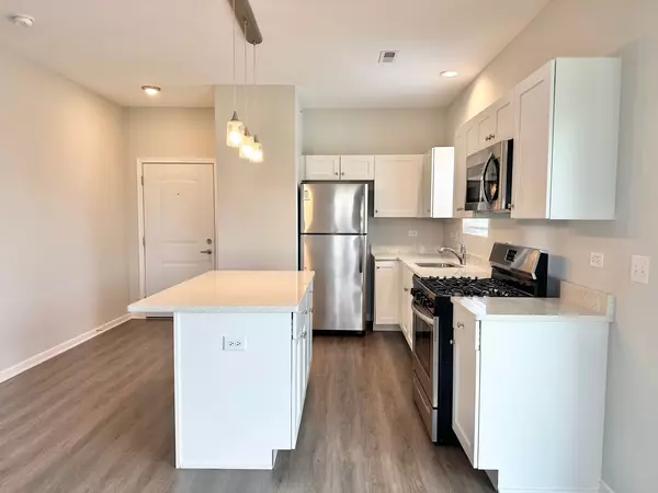 East Dundee, IL 60118,853 E Main ST #3F