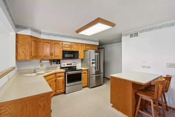 Morris, IL 60450,1032 Edgewater DR