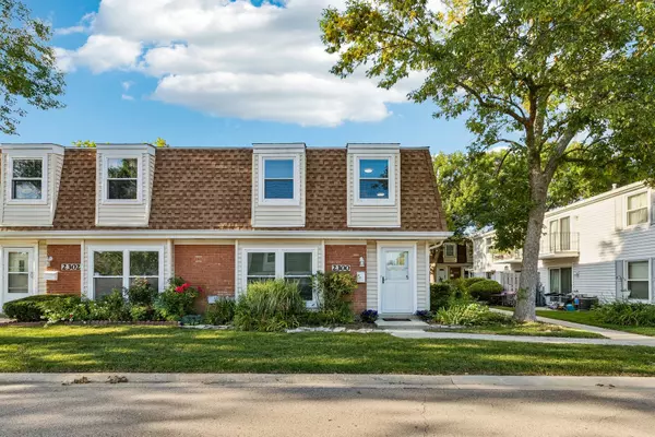 2300 Flower CT #136, Schaumburg, IL 60194