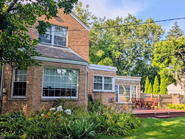 Des Plaines, IL 60016,699 Rose AVE