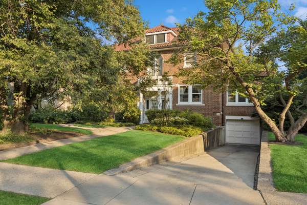 339 Eastgrove RD, Riverside, IL 60546