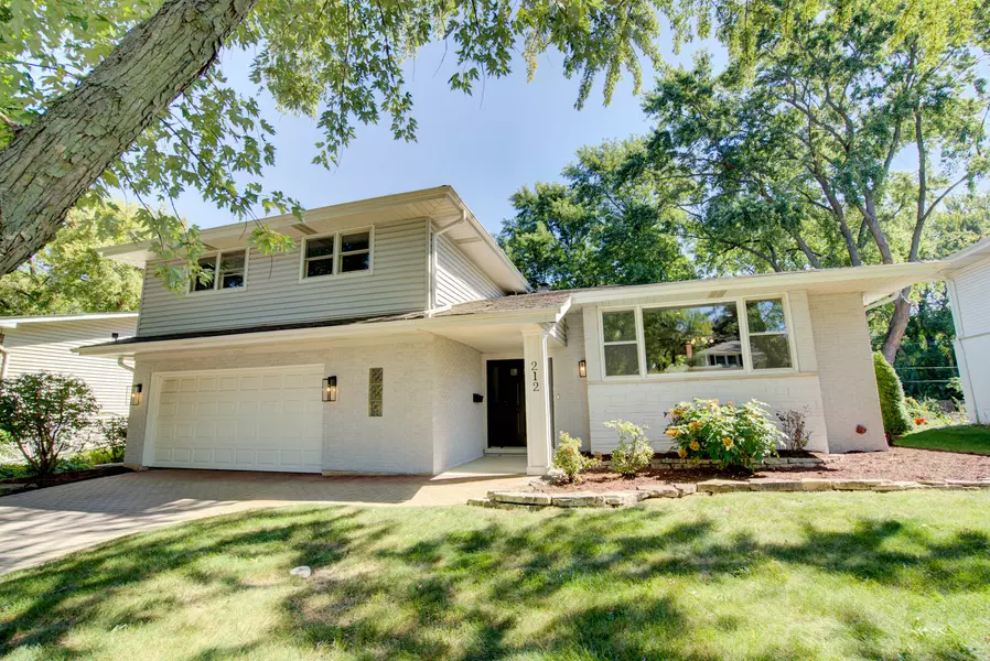 212 Richard RD, Naperville, IL 60540