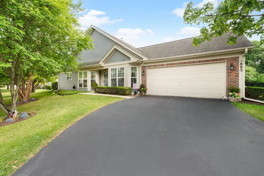 883 Wembley CT, Elgin, IL 60120