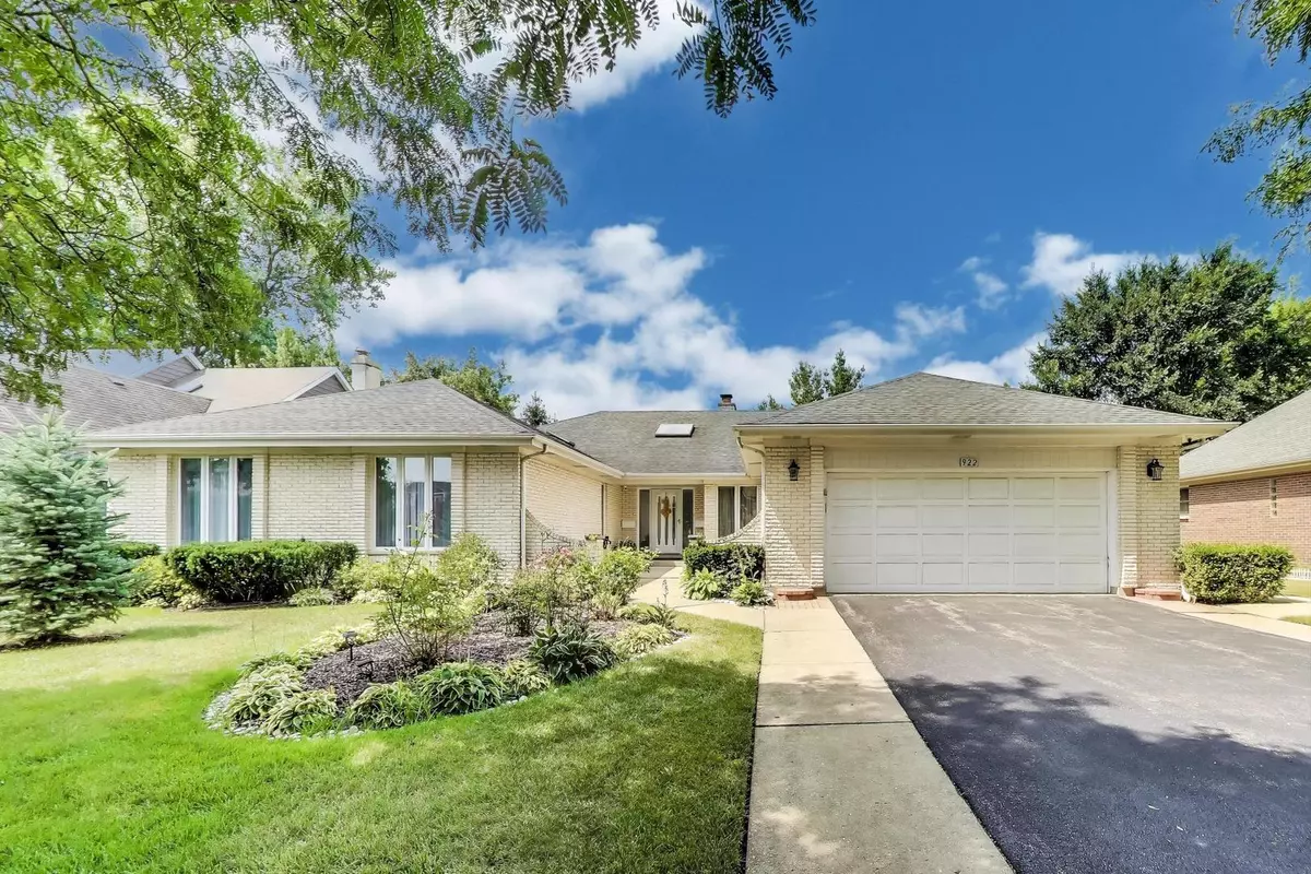 Glenview, IL 60025,922 Wedgewood DR