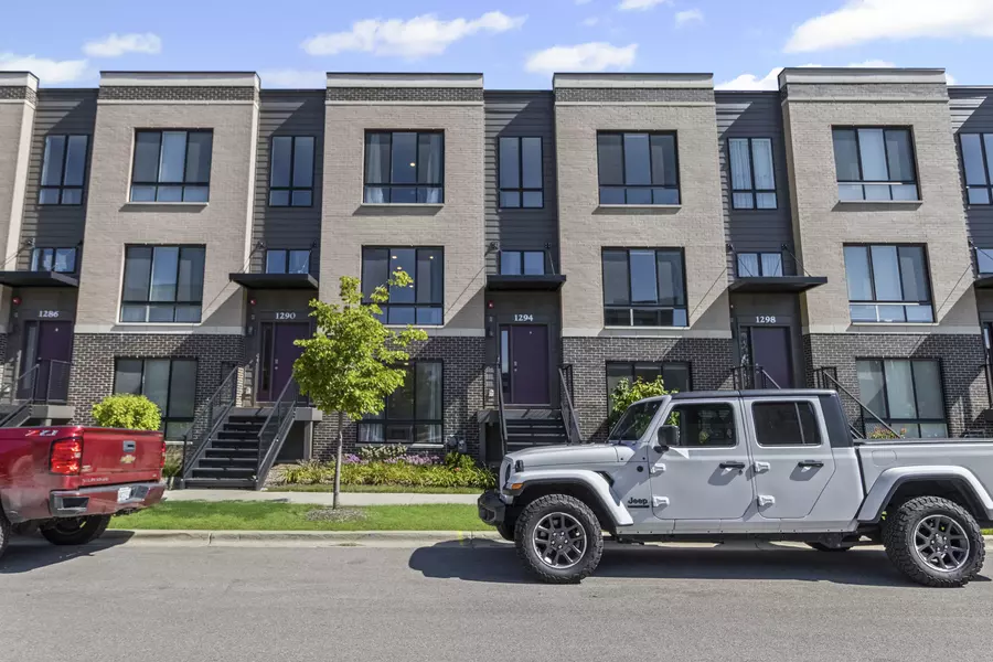 1294 Catalina CT, Schaumburg, IL 60173