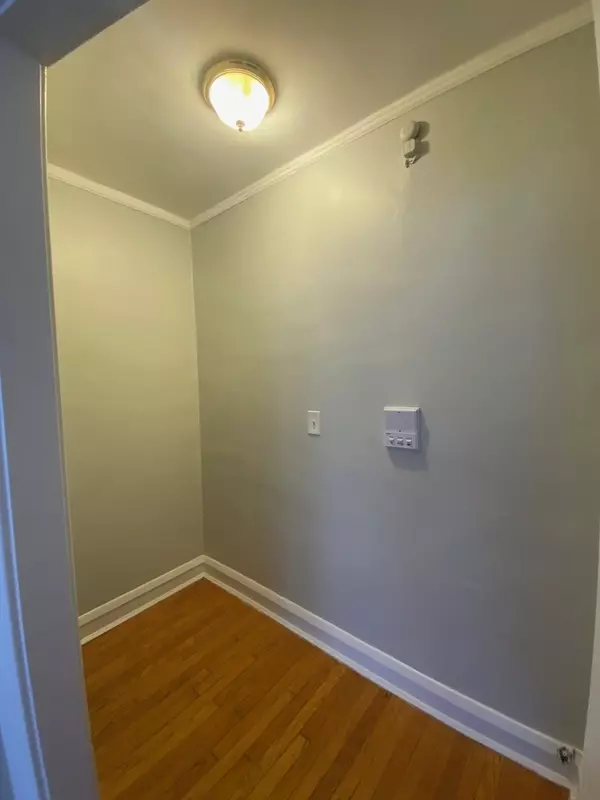 Chicago, IL 60626,6516 N Glenwood AVE #2W