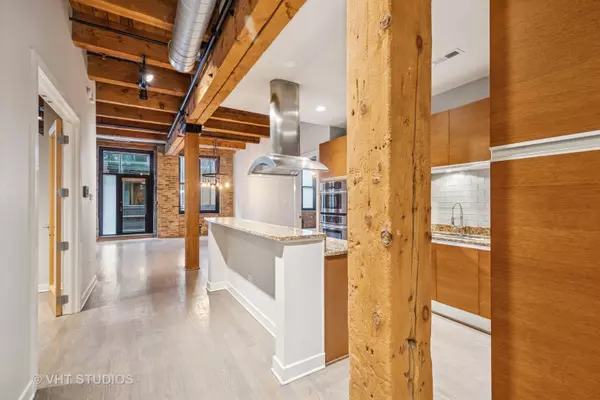 Chicago, IL 60654,154 W Hubbard ST #404