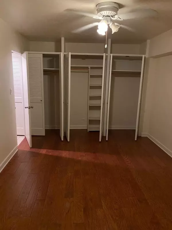 Chicago, IL 60640,4980 N Marine DR #135