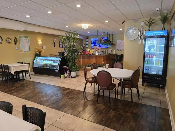 Chicago, IL 60659,3222 W Bryn Mawr AVE