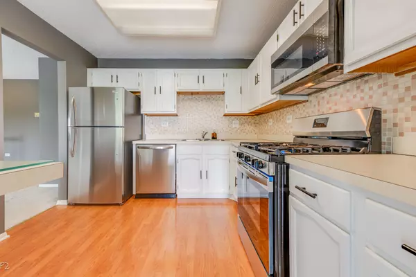 Naperville, IL 60563,5S565 Paxton DR #H