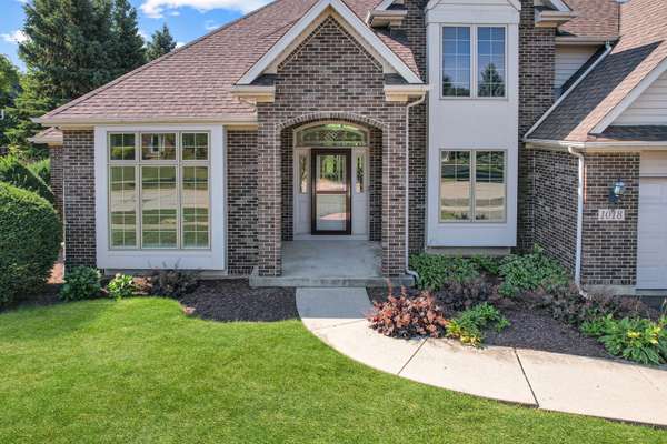 1018 Schiedler DR, Batavia, IL 60510