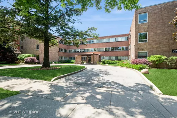 Evanston, IL 60202,200 Ridge AVE #2C