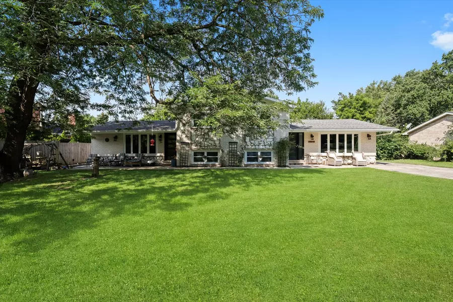 10630 S GREEN VALLEY DR, Palos Hills, IL 60465