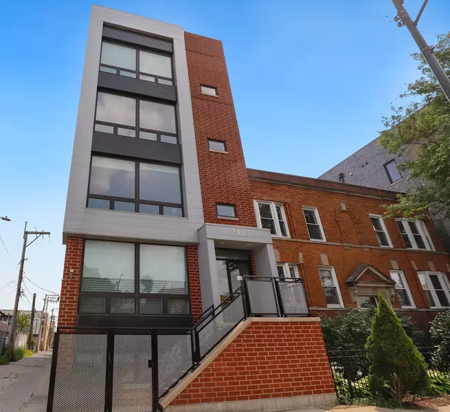2413 W Fullerton AVE #3, Chicago, IL 60647
