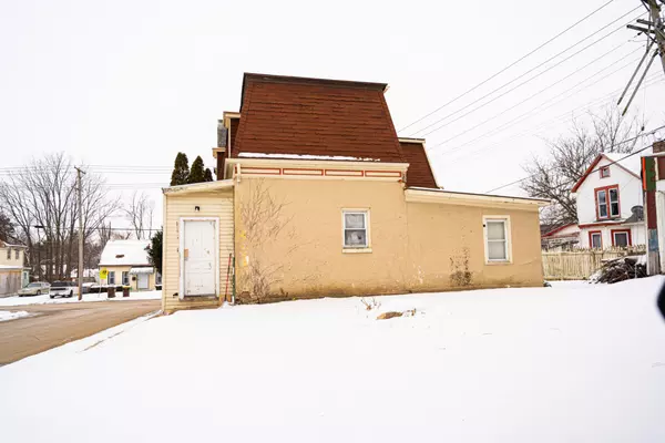 Freeport, IL 61032,317 S Walnut AVE