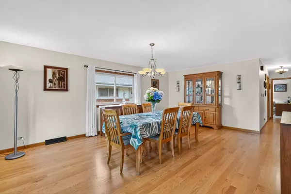 Park Ridge, IL 60068,228 E Kathleen DR