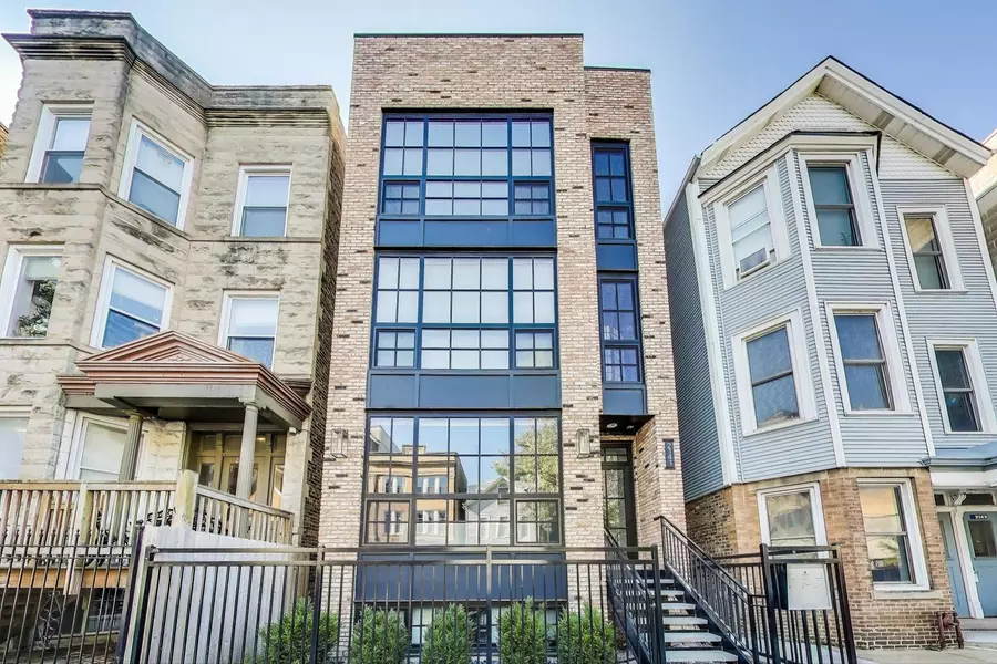 2141 W Belmont AVE #3, Chicago, IL 60618