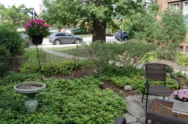 Evanston, IL 60201,3046 Central ST #1