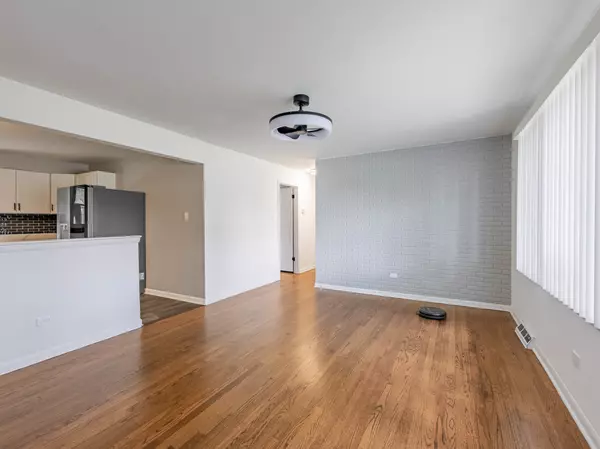 Burbank, IL 60459,6425 W 83rd PL