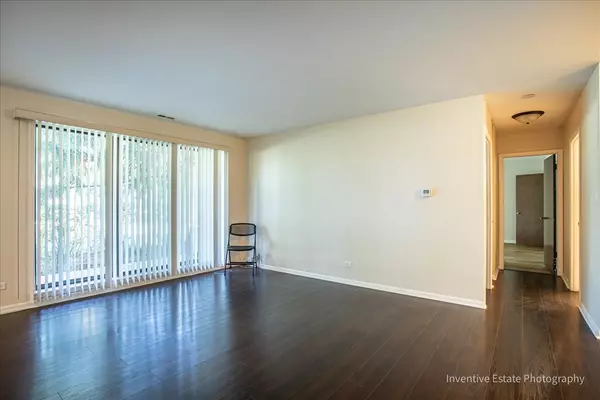 Hazel Crest, IL 60429,7 E Carriageway DR #101