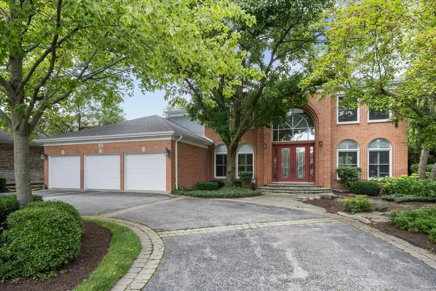 101 Crestview DR, Deerfield, IL 60015