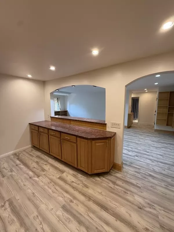 Mount Prospect, IL 60056,728 Dempster ST #210