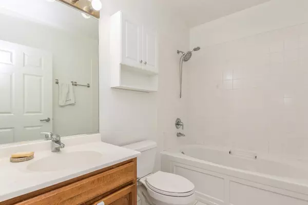 Chicago, IL 60603,8 W Monroe ST #1005
