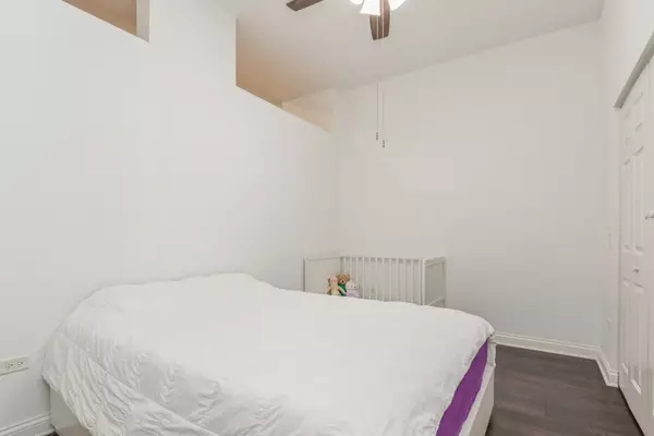 Chicago, IL 60603,8 W Monroe ST #1005